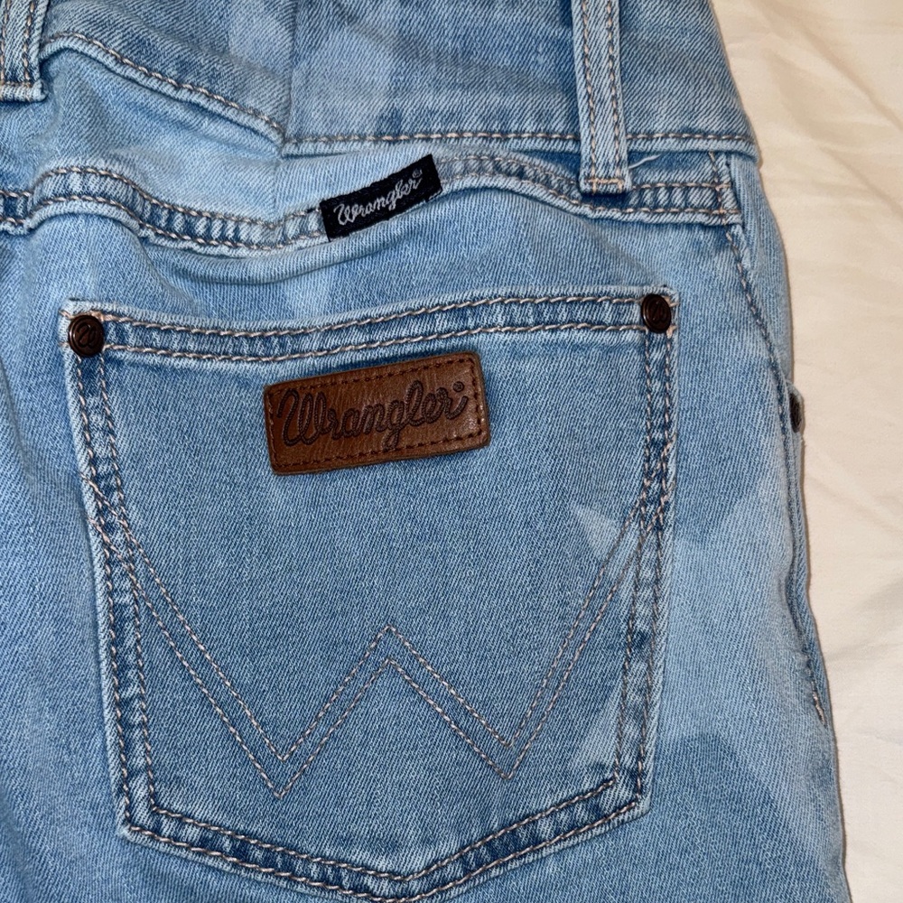 Wrangler Light Blue Star Patterned Women's Jeans - Picture 4 of 7